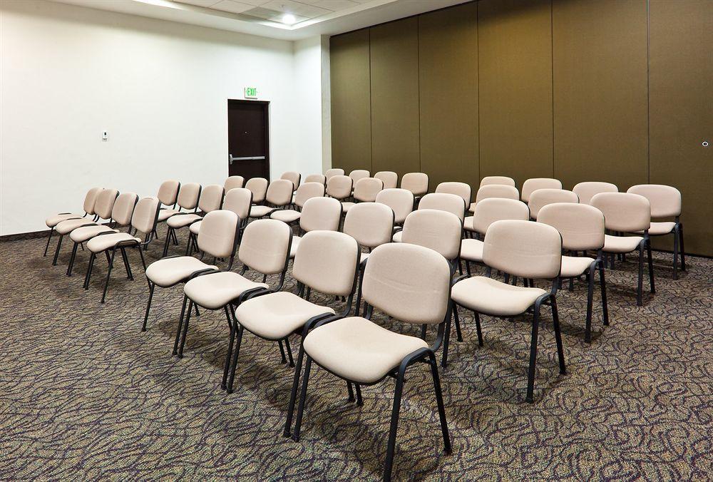Hotel Express Guadalajara Iteso By Ihg